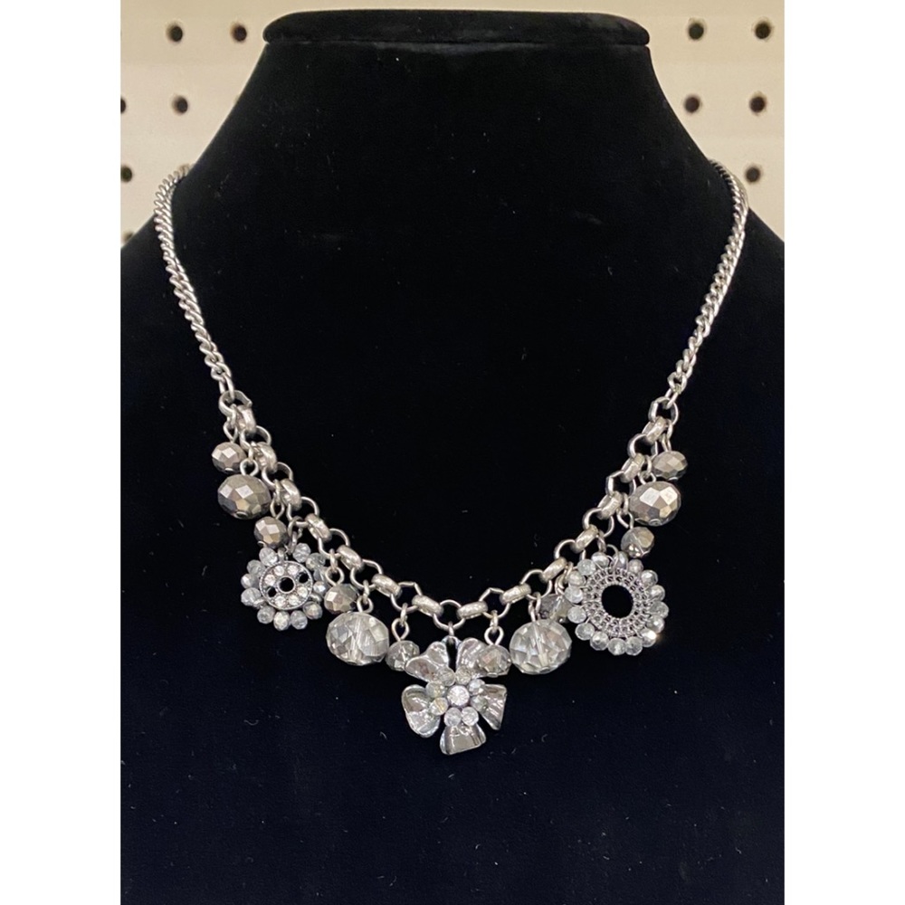 Whimsical necklace adds pizzazz to any outfit! Statement piece w/clasp closure.